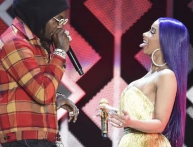 Η συγγνώμη γνωστού ράπερ και η χυλόπιτα της τραγουδίστριας πάνω στην σκηνή - Τον χώρισε μετά από 15 μήνες γάμου (βίντεο)